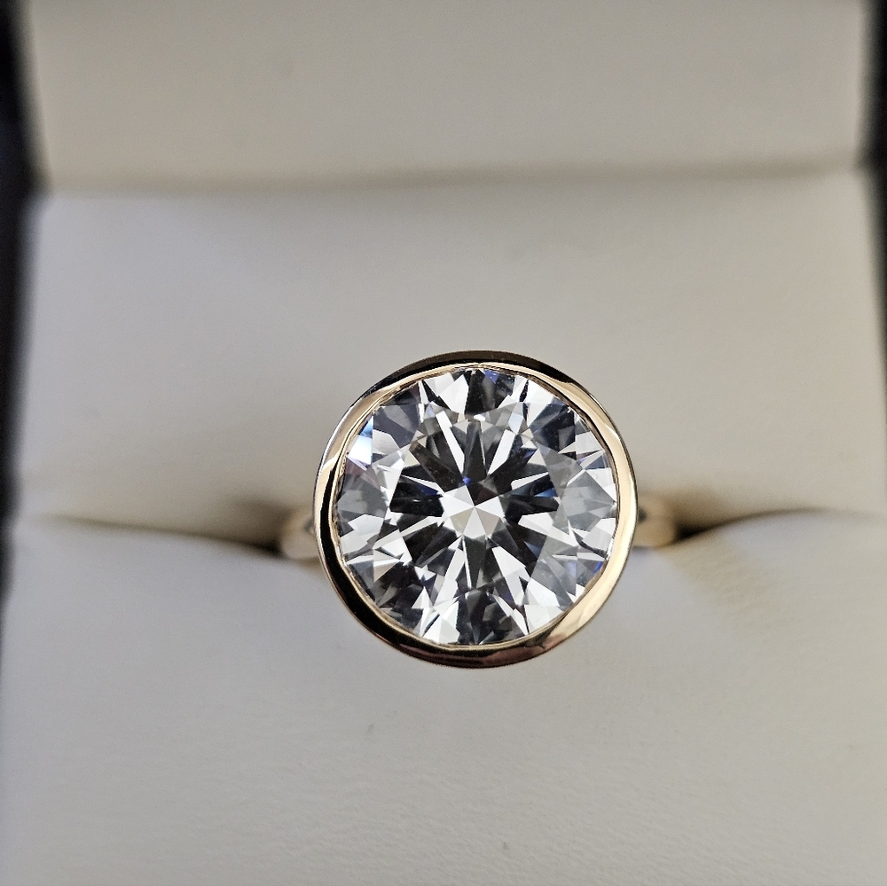 18K 5.74 CT Lab Grown Diamond Solitaire Ring with IGI Report